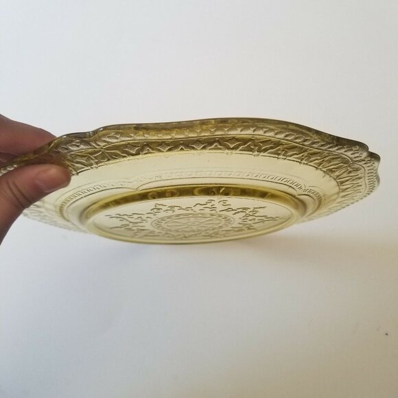 Yellow Federal Glass dinner plate. Patrician (spoke) pattern - Picture 4 of 4